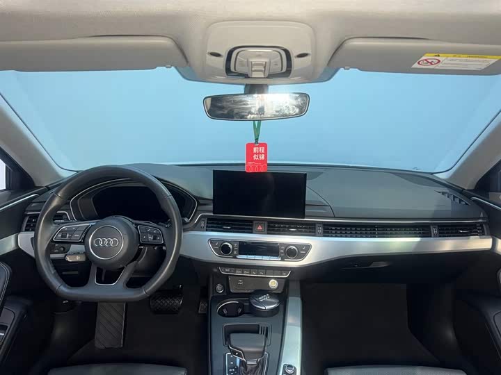 Photo 7 - Audi A4L