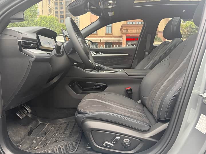 Фото 4 - Geely Preface