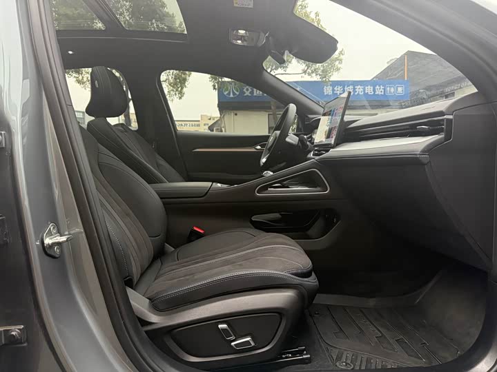 Фото 6 - Geely Preface
