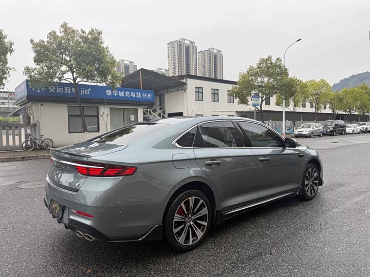 Фото 7 - Geely Preface
