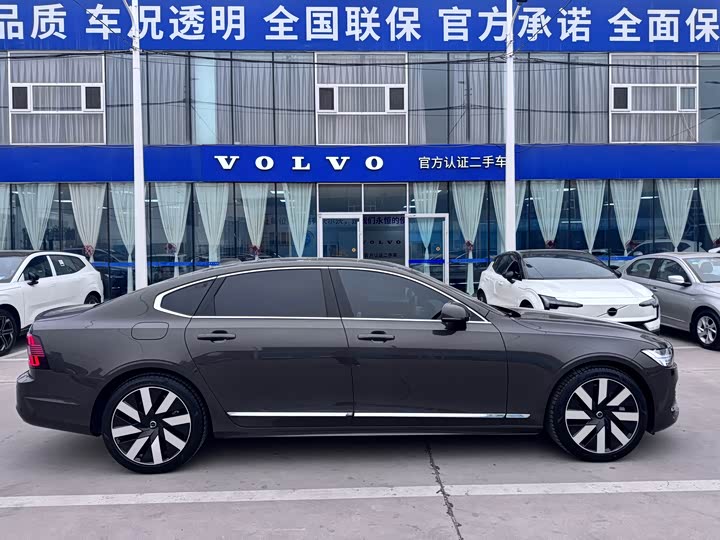 Volvo S90 Hybrid 2025 2025款 插电式混动 四驱长续航智雅豪华版