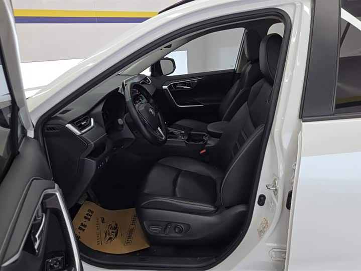 Toyota RAV4 2021 2021款 2.0L CVT两驱风尚PLUS版