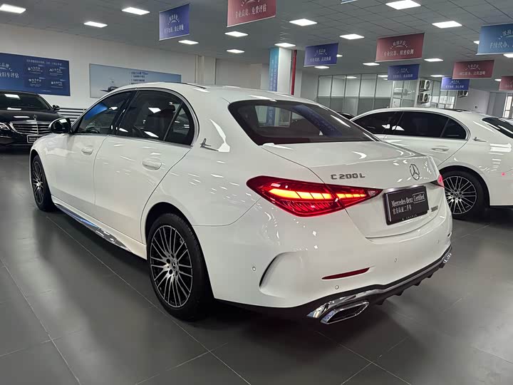 صورة 8 - Mercedes-Benz C-Class