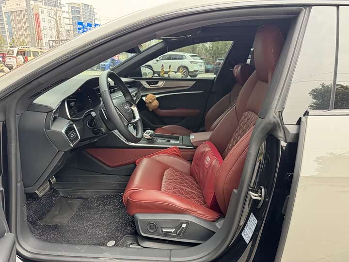 Zdjęcie 8 - Audi A7L