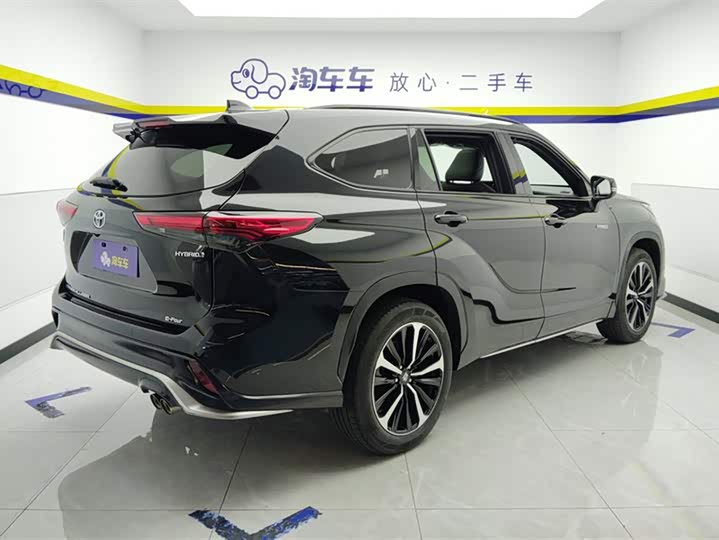 Фото 2 - Toyota Crown Kluger