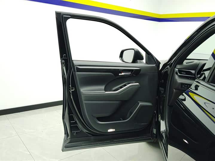 Фото 6 - Toyota Crown Kluger