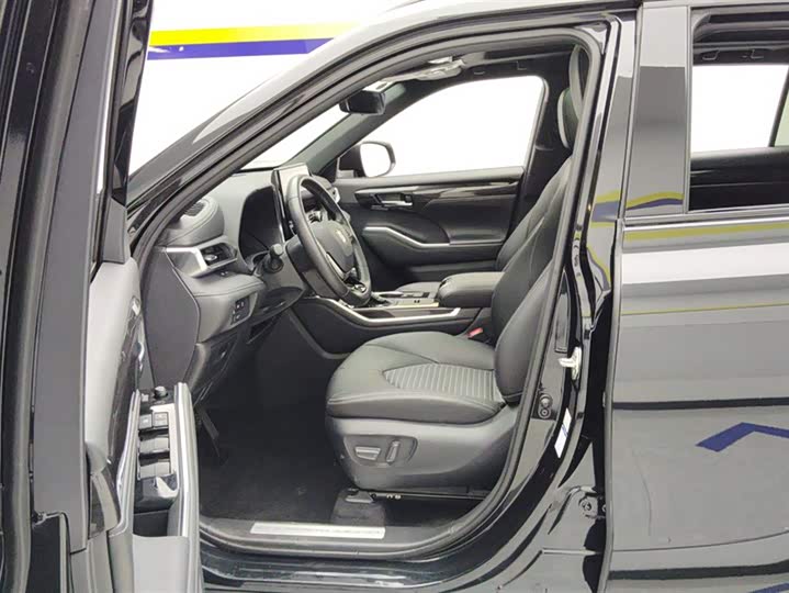 Фото 8 - Toyota Crown Kluger