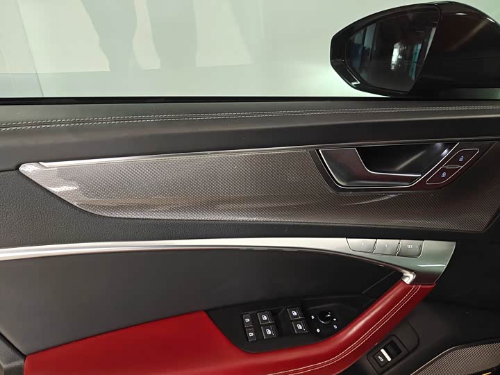Фото 4 - Audi A6L