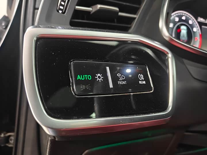 Фото 6 - Audi A6L