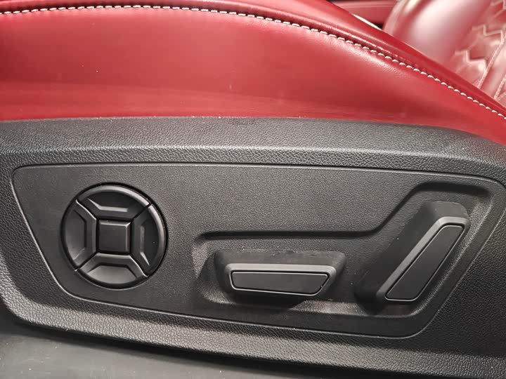 Фото 7 - Audi A6L