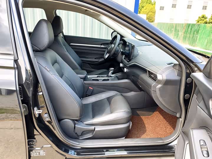 Zdjęcie 9 - Nissan Teana