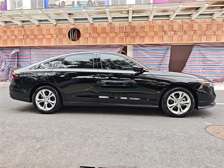 Фото 4 - Honda Accord