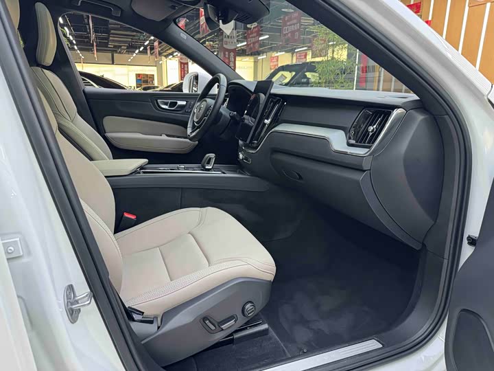 Фото 8 - Volvo XC60