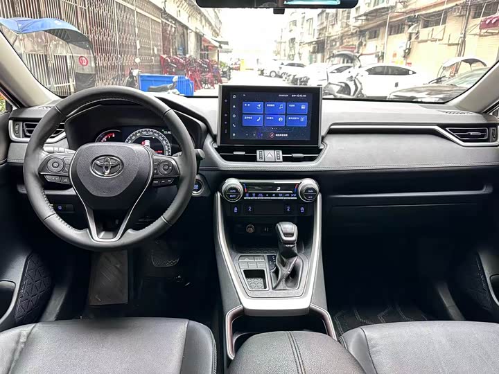 Photo 3 - Toyota RAV4