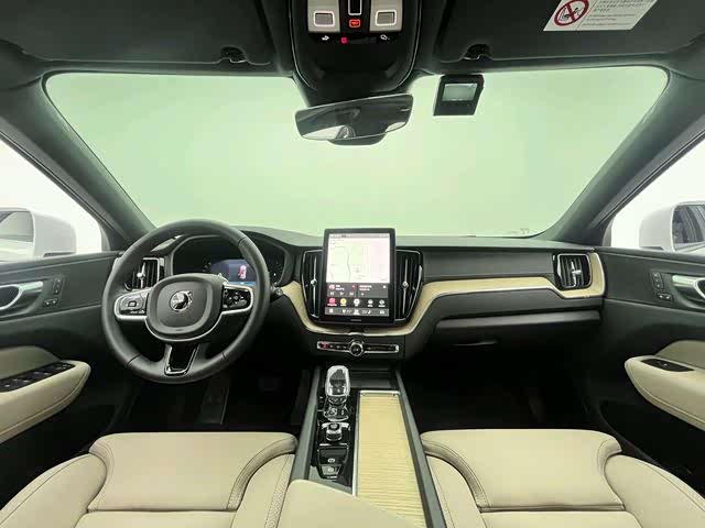 Volvo XC60 2026 2026款 B5 四驱智远豪华版