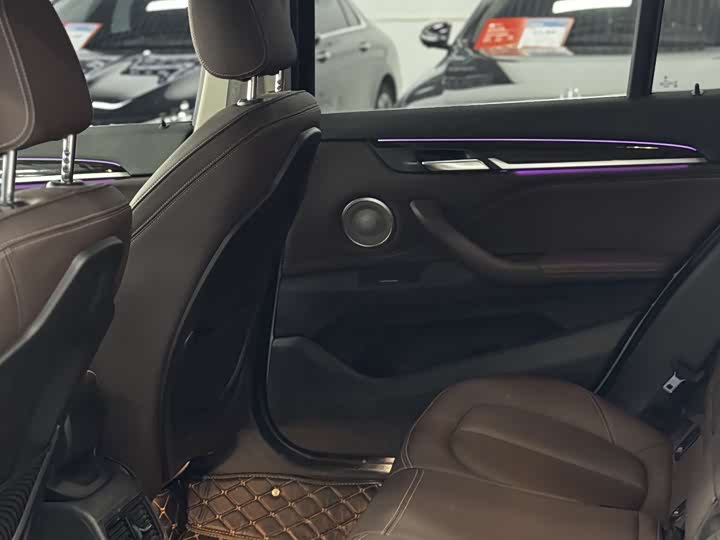 Фото 9 - BMW X1