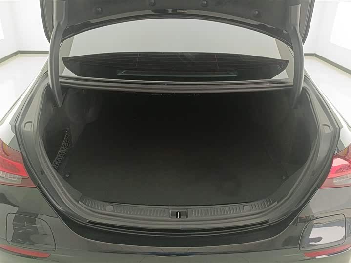 Zdjęcie 4 - Mercedes-Benz E-Class Hybrid