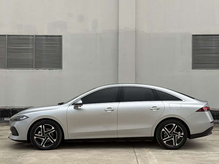 Roewe D7 2023 2023款 DMH 125km 旗舰版