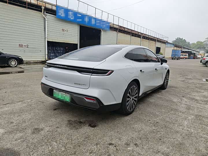 Geely Galaxy Starshine 8 EM-i 2025 2025款 130km EM-i 旗舰版