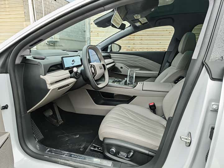 Geely Galaxy Starshine 8 EM-i 2025 2025款 130km EM-i 旗舰版