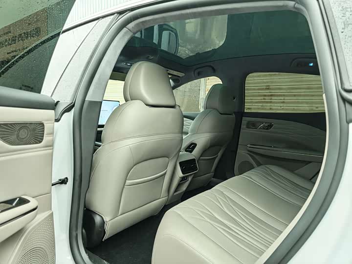 Geely Galaxy Starshine 8 EM-i 2025 2025款 130km EM-i 旗舰版