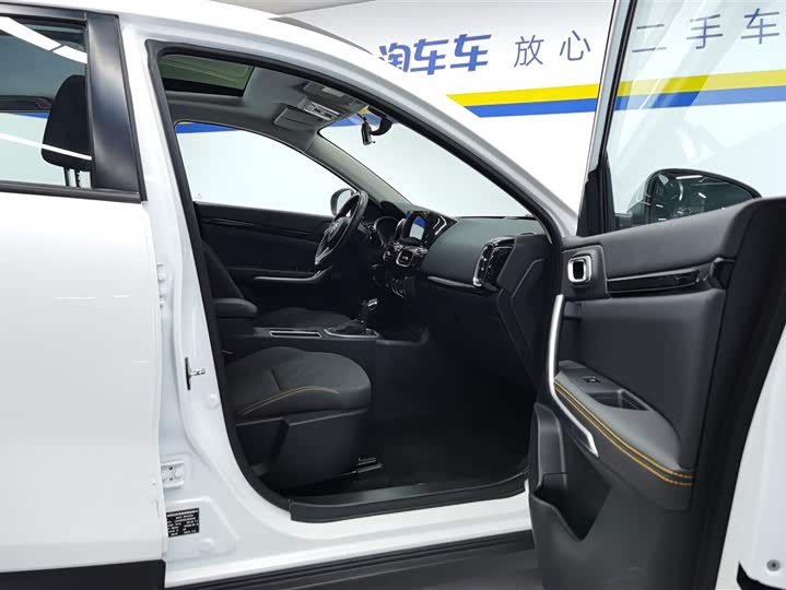 Dongfeng Aeolus AX4 2020 2020款 200T DCT豪华型