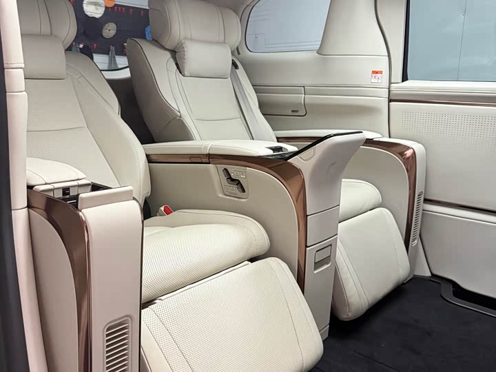 Lexus LM 2025 2025款 500h 四座御世版