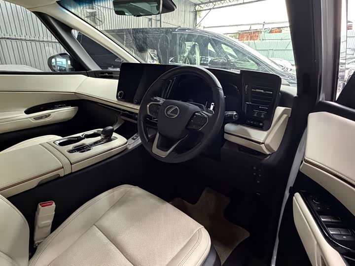 Lexus LM 2025 2025款 500h 四座御世版