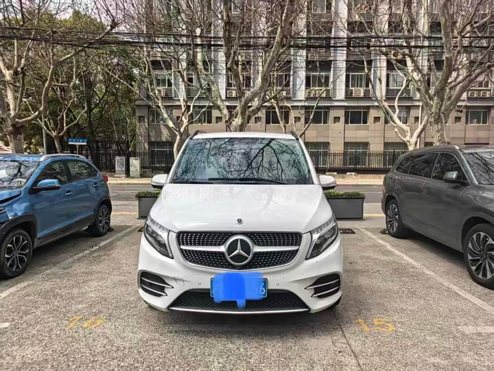 Photo 2 - Mercedes-Benz V-Class