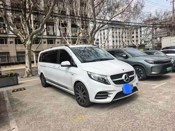 Photo 3 - Mercedes-Benz V-Class