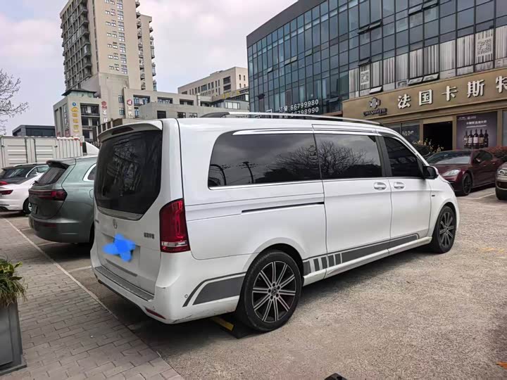 Photo 4 - Mercedes-Benz V-Class