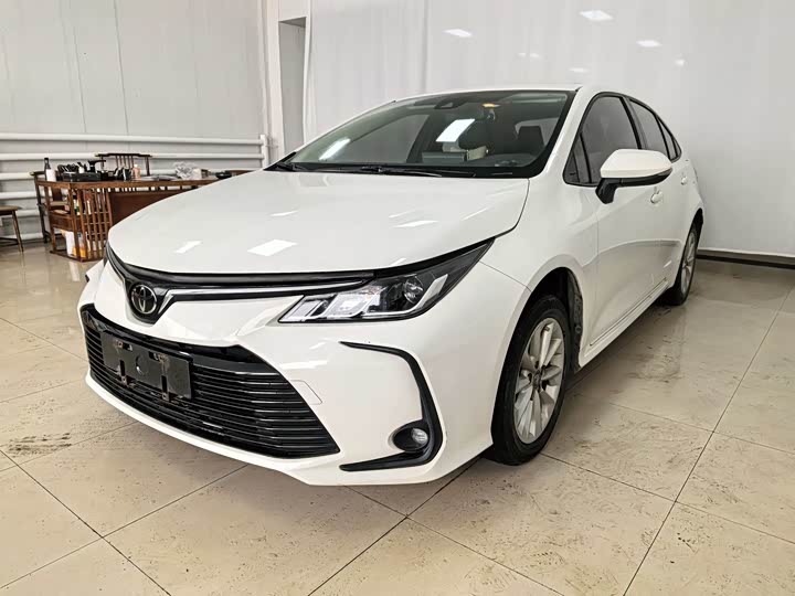 Фото 1 - Toyota Corolla