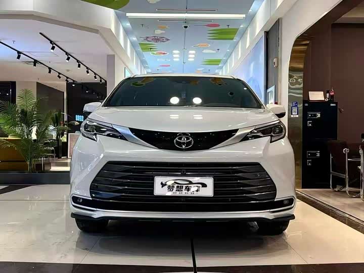 Toyota Sienna 2024 2024款 2.5L混动 四驱尊贵版