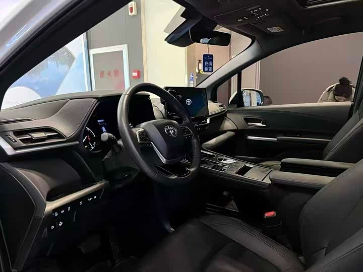 Toyota Sienna 2024 2024款 2.5L混动 四驱尊贵版