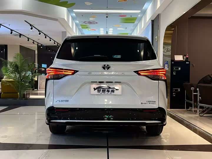 Toyota Sienna 2024 2024款 2.5L混动 四驱尊贵版