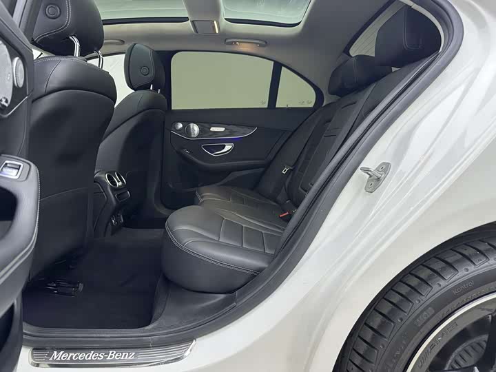 Zdjęcie 8 - Mercedes-Benz C-Class