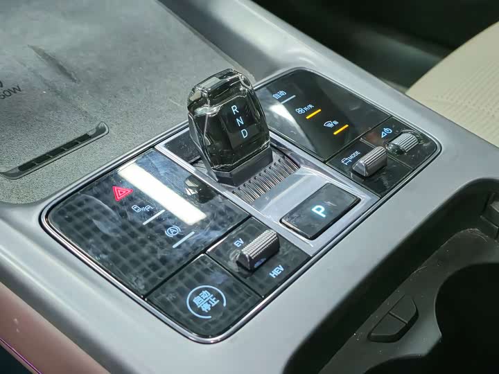 BYD Seal 07 DM-i Hybrid 2025 2025款 DM-i 1.5L 125km 尊贵型