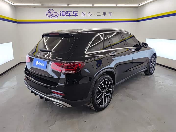 صورة 3 - Mercedes-Benz GLC-Class