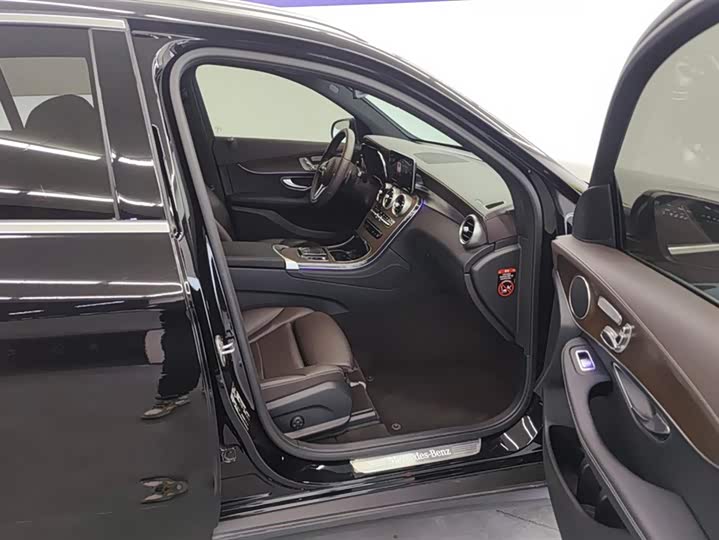 صورة 8 - Mercedes-Benz GLC-Class