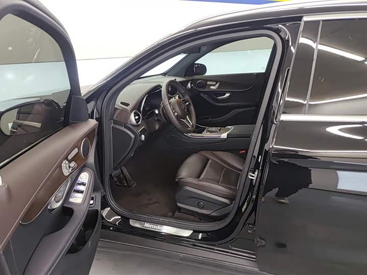 صورة 9 - Mercedes-Benz GLC-Class