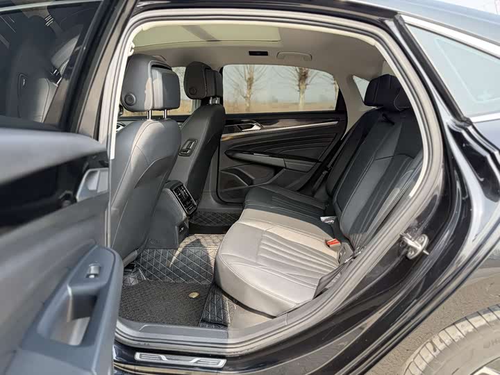 Фото 7 - Volkswagen Passat