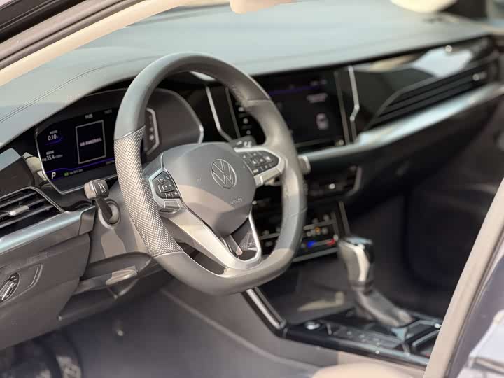 Фото 8 - Volkswagen Passat