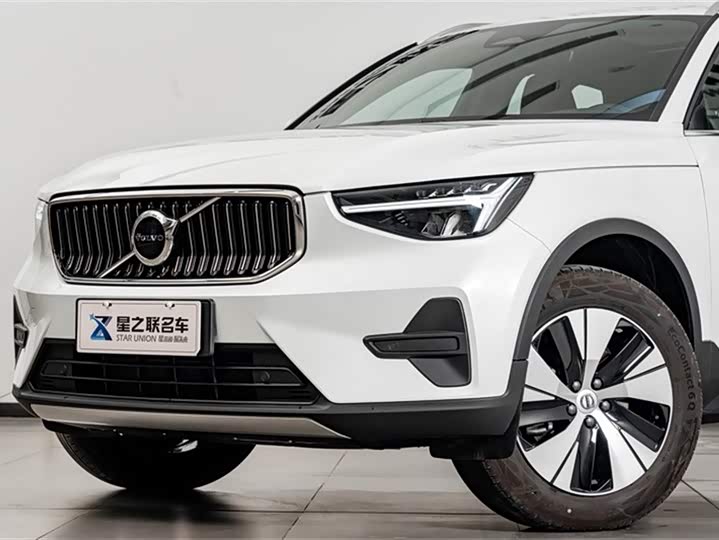 2025 Volvo XC40
