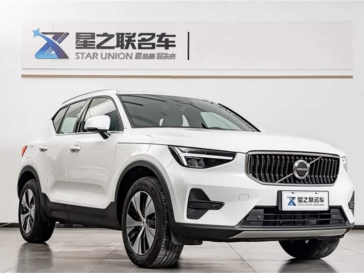 2025 Volvo XC40