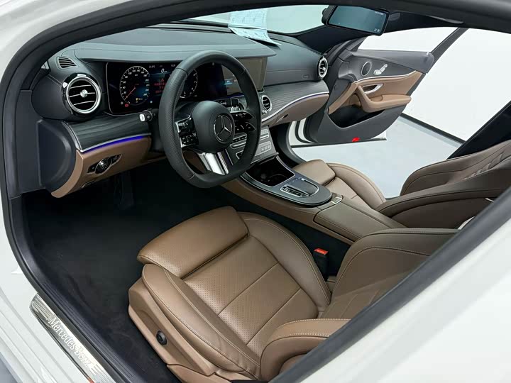 Фото 7 - Mercedes-Benz E-Class
