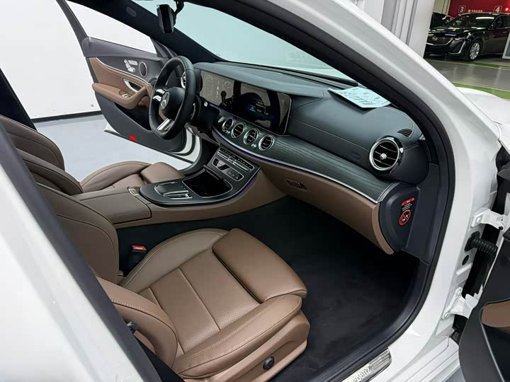 Фото 8 - Mercedes-Benz E-Class
