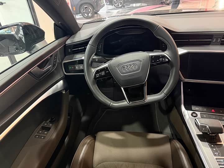 صورة 7 - Audi A7L