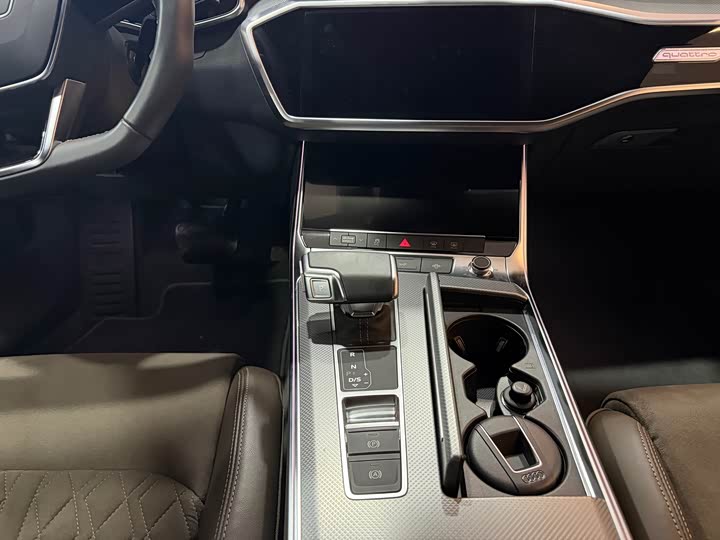 صورة 8 - Audi A7L