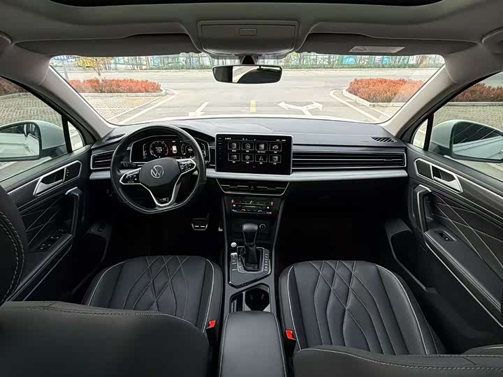Фото 8 - Volkswagen Tiguan L Pro