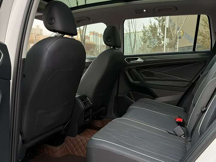Фото 9 - Volkswagen Tiguan L Pro